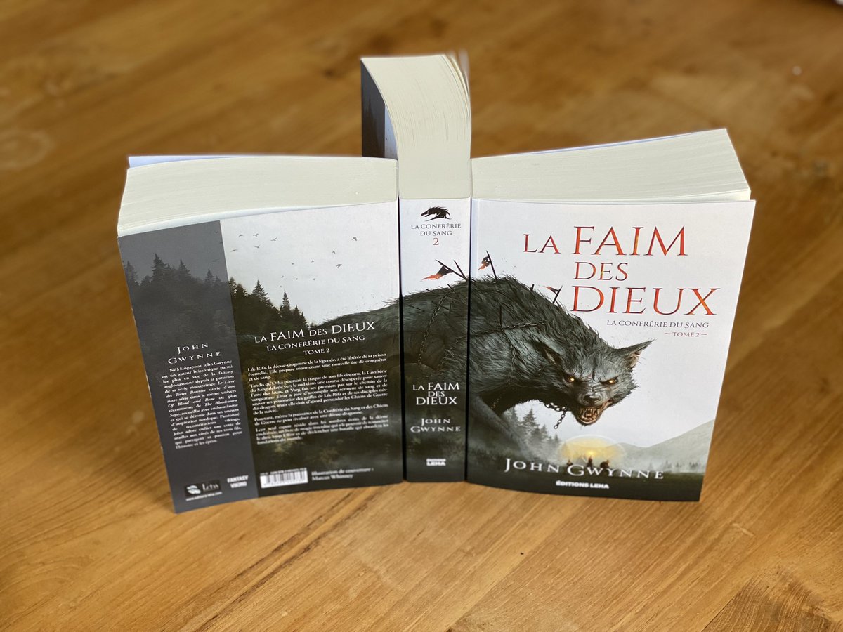 ILS sont très attendus
ILS sont arrivés
ILS sont... magnifiques
...et
ILS sont... monstrueusement addictifs !!! *
😍
* Leha décline toute responsabilité pour les troubles compulsifs de lecture et le tournage de page frénétique que peuvent engendrer les romans de John Gwynne...😋