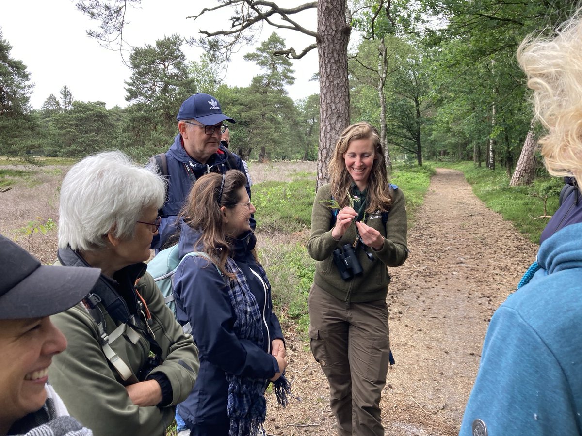 marcloev's tweet photo. Dat was een prachtige livewandeling van โฆ@BuitenGewoonGLDโฉ voor โฆ@RadioGLDโฉ. Dank aan boswachter โฆ@ClaraWilkenโฉ van โฆ@glkโฉ #DeDellen #genoten https://t.co/q6Mcla40FW