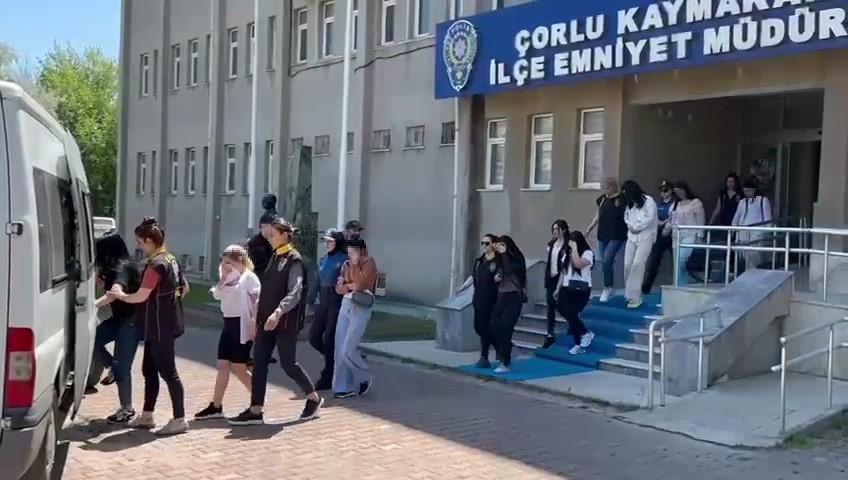 Dadı olmaya geldiler, fuhuş operasyonunda çıktılar: 2 kişi tutuklandı van65haber.com/haber/20366237…