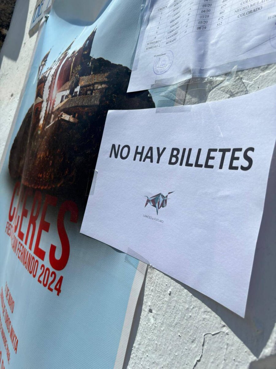 👏 Por primera vez en 55 años se cuelga el cartel de 'No hay billetes' en Cáceres. ¡La marea taurina se está extendiendo por toda España!