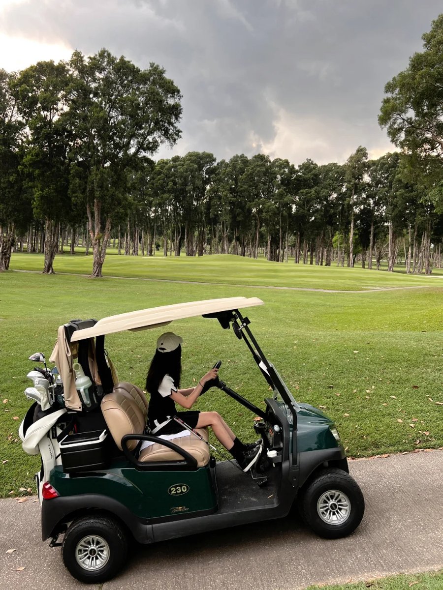 CngrCangr's tweet image. Let’s go golfing🏌️‍♀️😉