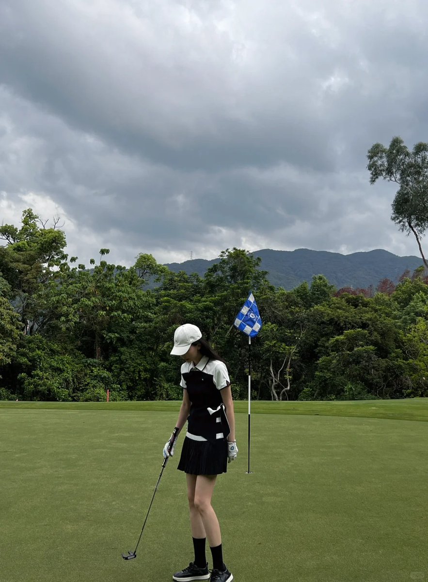 CngrCangr's tweet image. Let’s go golfing🏌️‍♀️😉