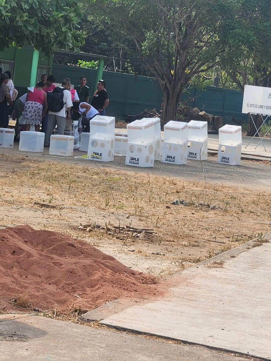Iszarey's tweet photo. Aun no puedo votar!!! #Cosoleacaque Distrito 26 #EleccionesMéxico2024 https://t.co/uBRhY1YjMR