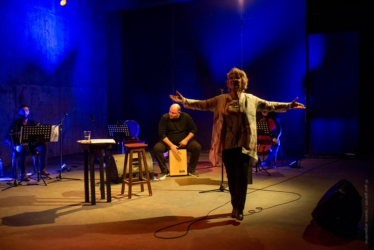 TeatroArgentino's tweet photo. ¡"PINCELADAS" en el #TACEC! 🎭
📸 Así se vivieron las primeras dos funciones de este espectáculo musical-teatral, que volverá a ofrecerse hoy domingo a las 19, con dirección general e interpretación de Miriam Martino y dirección musical de Joaquín Galeliano 👏. https://t.co/cOFSdft3mh