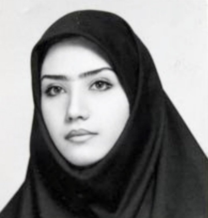 ARDESHIR005's tweet photo. بعد از انتصابات سال ۸۸ اراذل دولت پاکدستان!!! #ترانه_موسوی را حوالی میدان هفت تیر تهران دزدیدن ، بهش تجاوز کردن و جنازه شو سوزاندن و در بیابان رها کردند :/ https://t.co/BQq1GwlPs5