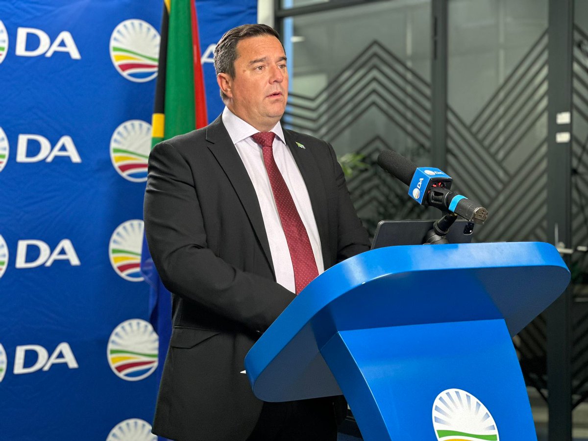 🔴 [LIVE NOW] Watch as DA leader John Steenhuisen addresses the nation on the way forward for SA following the 2024 elections and the party’s Federal Executive meeting.

Broadcast links. ⬇️

YouTube: youtube.com/live/Y1kzhCTxE…

Facebook: fb.watch/ssgpXjOjBP/ 

#ElectionResults