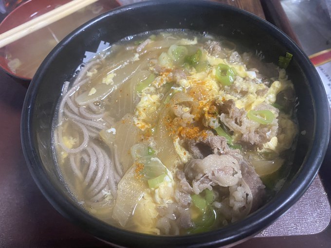 Amazonでセールしてた松屋の冷凍牛丼で、肉そば。 