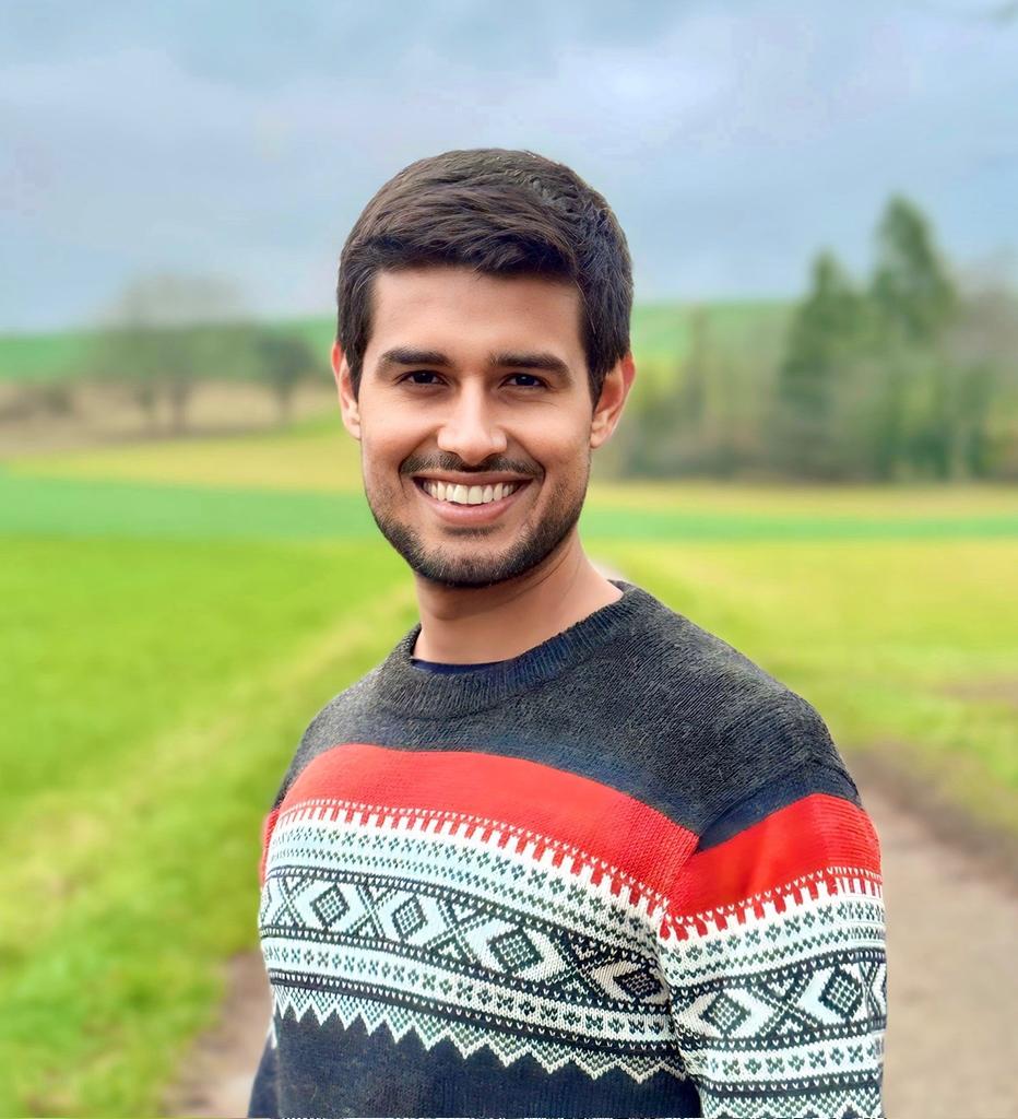 DhruvRatheNx's tweet photo. ध्रुव राठी ने आपके लिए अपना पूरा करियर दांव पर लगा दिया है और आज आपके भाई ध्रुव राठी को एक अनपढ़ ट्रॉल कर रहा है तो क्या आपका हक नहीं बनता है कि आप अपने ध्रुव राठी भाई के लिए पोस्ट करें।

#अनपढ़_एल्विश

 यह हैशटैग 1 नंबर पर आना चाहिए 
उस अनपढ़ को उसकी औकात दिखा दो। https://t.co/HFYn3E7LzA