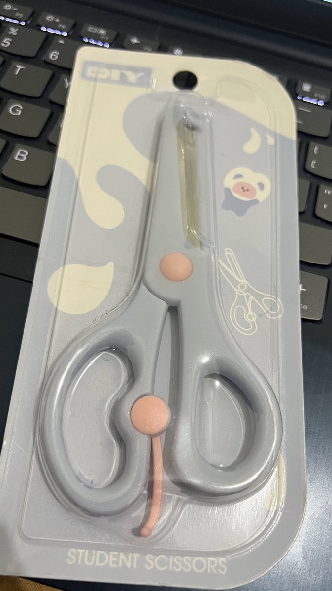 dalbitbeam's tweet image. Gunting carat 😆