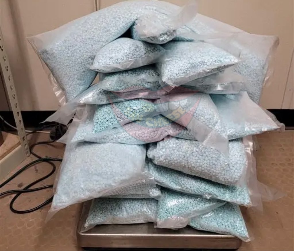 SaycheeseDGTL's tweet photo. California man was caught with 133 pounds of fentanyl after speeding &amp; weaving in &amp; out of traffic. https://t.co/4h0R8ttiZz