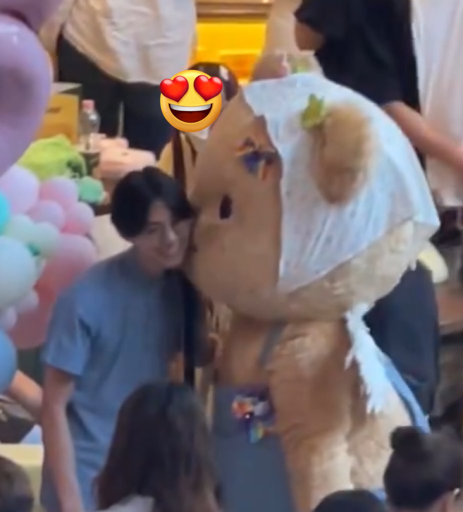 pighun's tweet photo. หมั่นเข้วยัยเนยจิงๆ ไปจุ๊บพี่เค้าละมาเขินเองฮัมไมอ้วม! 5555555555555655 #Butterbear https://t.co/7NhZhYD02O