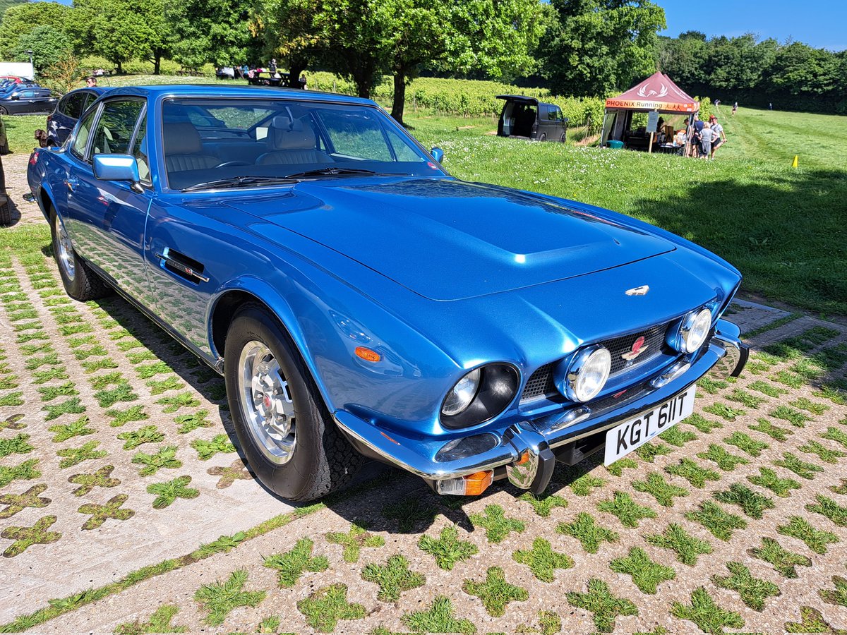 MrV12Aston's tweet photo. #amoc #astonmartin #denbies sun's out, Astons out! https://t.co/bizuBkeBXr