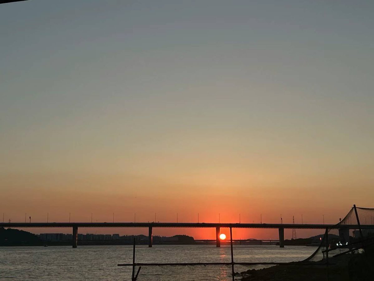 873569835a's tweet photo. 🌅 https://t.co/fxBj9eMPYk