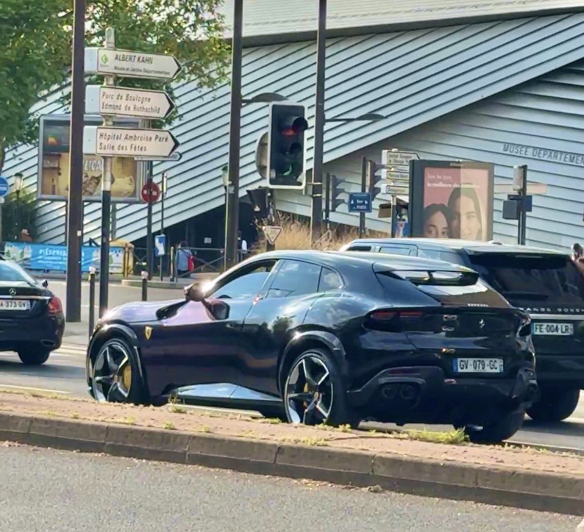 blogcarspassion's tweet photo. Ce SUV de luxe appartient à Hanouna 
Aperçu à Boulogne-Billancourt près des studios Canal + https://t.co/lkUGjJD7GI