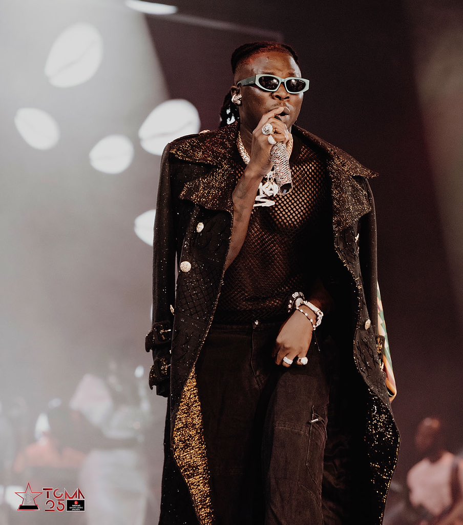 MeDanny_Adz's tweet photo. In the 5th Dimension, TERMINATOR couldn't stand THE OVERLORD. No innuendo at play here 
@stonebwoy #ghmusicawards https://t.co/WSg90TXg3t