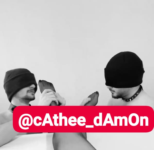 Cat_love_dAmOn's tweet photo. today we met my twin slaves both are so cute and submissive they came to meet with us from Moroccoβ€οΈ
We'll post video tonight on our main account @cathee_dAmOn
#feet_licking
#slave_session
#Dominant_queen
ππππ¦π―ππ β¨πΎ https://t.co/XvLGmlQGMJ