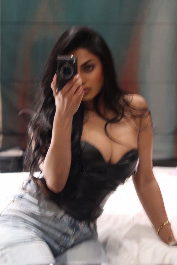 GPECTfJXAAAExcf?format=jpg&name=900x900