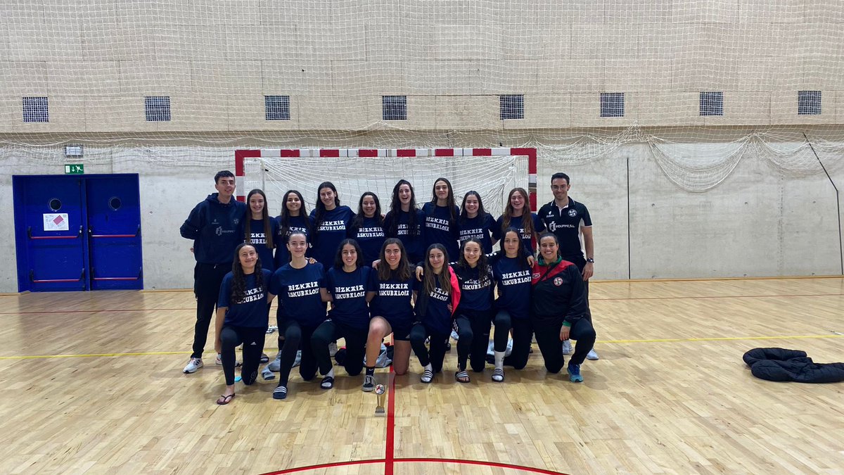 CBSanAdrian's tweet photo. Participación de algunas de nuestras chicas del juvenil con la
Selección Bizkaina, junto a Unai y Guada.
Zorionak! https://t.co/FeIYEWh8Vq