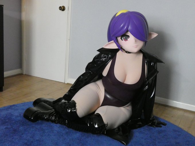 Gosh, it's been an exhausting couple of weeks for me... Uhm... Could... Could I have a hug from you?<a href="/tag/latex"class="tags"><span>#latex</span></a><a href="/tag/kigurumi"class="tags"><span>#kigurumi</span></a><a href="/tag/squeaky"class="tags"><span>#squeaky</span></a>