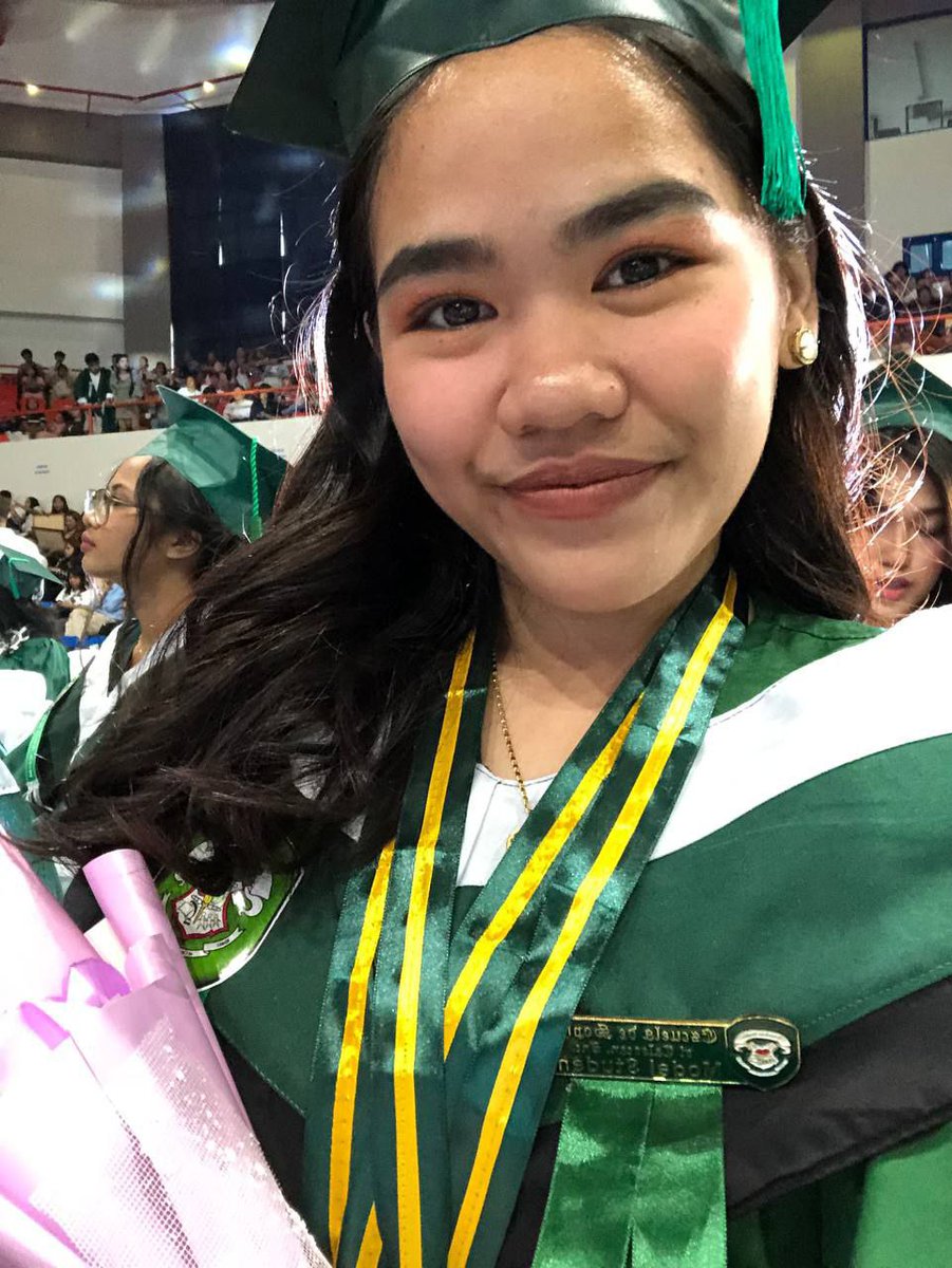 _aieamaaa's tweet photo. pretty and just graduated 👩🏻‍🎓 https://t.co/mYbXiN94IU