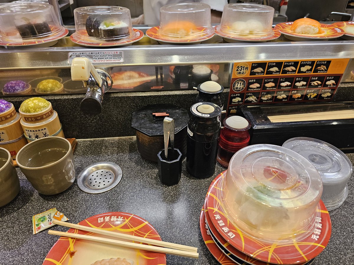 ghkdddevil's tweet image. 일본 왔으니 초밥먹기 근데 일본 깻잎이랑 한국 깻잎이랑 먹어보니 많이 다르네 #초밥 #寿司