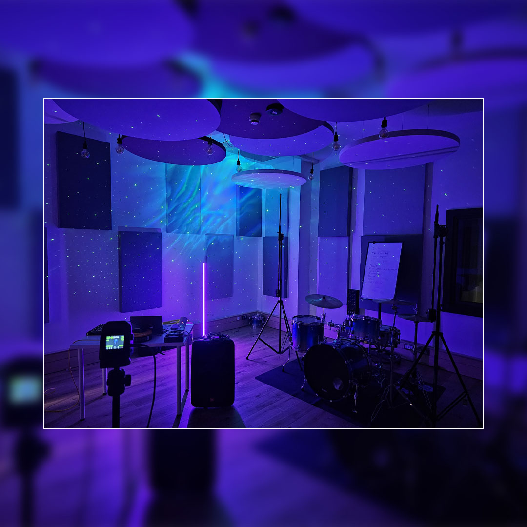 dBs_Institute's tweet image. Behind every door is another exciting project in development! Here's a sneak peek at Nicola Brophy's end of year performance prep at our Manchester campus 😍.

#dbscommunity #liveperformance #electronicmusicproducer
