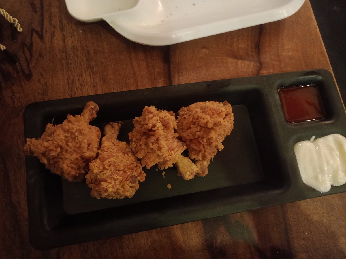 zzzubha's tweet photo. A girl in my office💖 in random chit chat I mentioned her I never tried fried chickens and that evening this girl takes me to eat unexpectedly 😭🥹🌈🤍 universe making possible ways to heal me and showing me I'm loved #choosenone https://t.co/oAmImxRuld