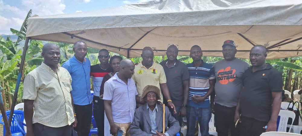byamanywohaj's tweet photo. Today we are here in Ntungamo Rwabukata together with Airport colleagues at the burial of achild of our friend Mr.Kwesiga Arthur. My sincerest condolences to the family
MHSRIP
@mugumya
@Pl_uganda
#ahimbisibweivan
#Benard
#Nicholas
#Ephraim. https://t.co/UCRuBp7oIq