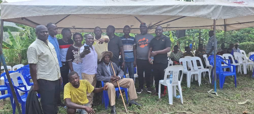byamanywohaj's tweet photo. Today we are here in Ntungamo Rwabukata together with Airport colleagues at the burial of achild of our friend Mr.Kwesiga Arthur. My sincerest condolences to the family
MHSRIP
@mugumya
@Pl_uganda
#ahimbisibweivan
#Benard
#Nicholas
#Ephraim. https://t.co/UCRuBp7oIq