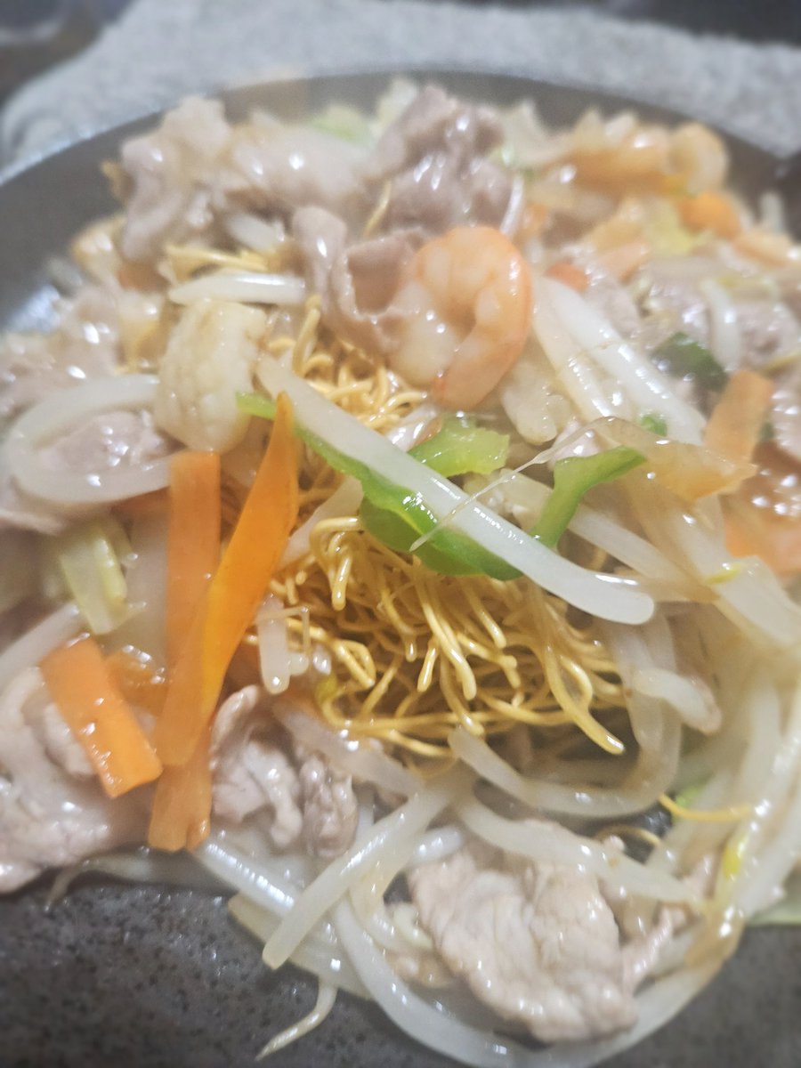 こんはるー🌸🍀

今日も一日頑張ったからね！
野菜とエビたっぷり皿うどんつくったー🤣
ウスターソースとからしはマスト
#いいねした人全員フォローする 
#いいねした人全員フォロー 
#固定ツイートをRT 
#おはようございます 
#フォロバ
#友達募集
#1ミリでもいいなと思ったらRT
#初リプ初絡み大歓迎