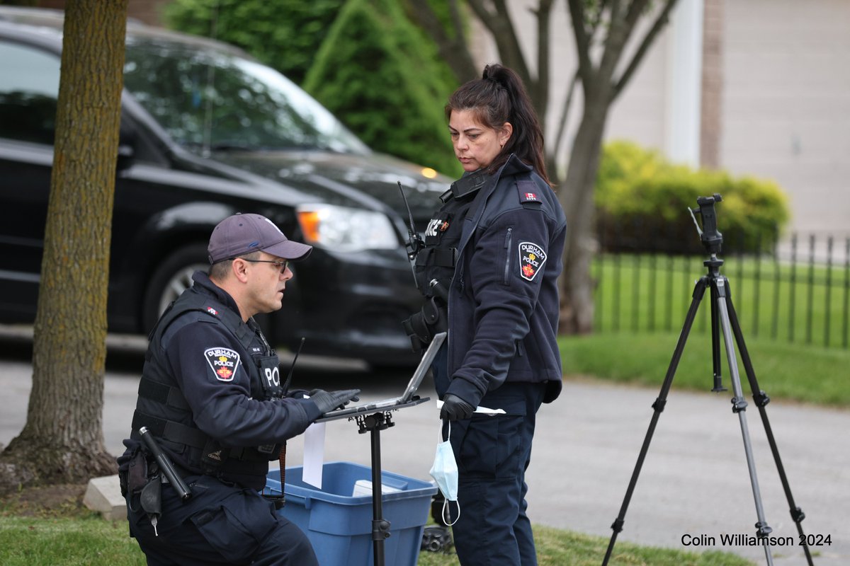 ColinWxchaser's tweet photo. Durham Regional Police Service is investigating an early morning shooting this Moring in Bowmanville in the area of Mearns and Concession St. Multiple people have been shot and two were transported to Toronto trauma centre and 1 or 2 possibly to local hospitals https://t.co/dQ2OLxzmiX