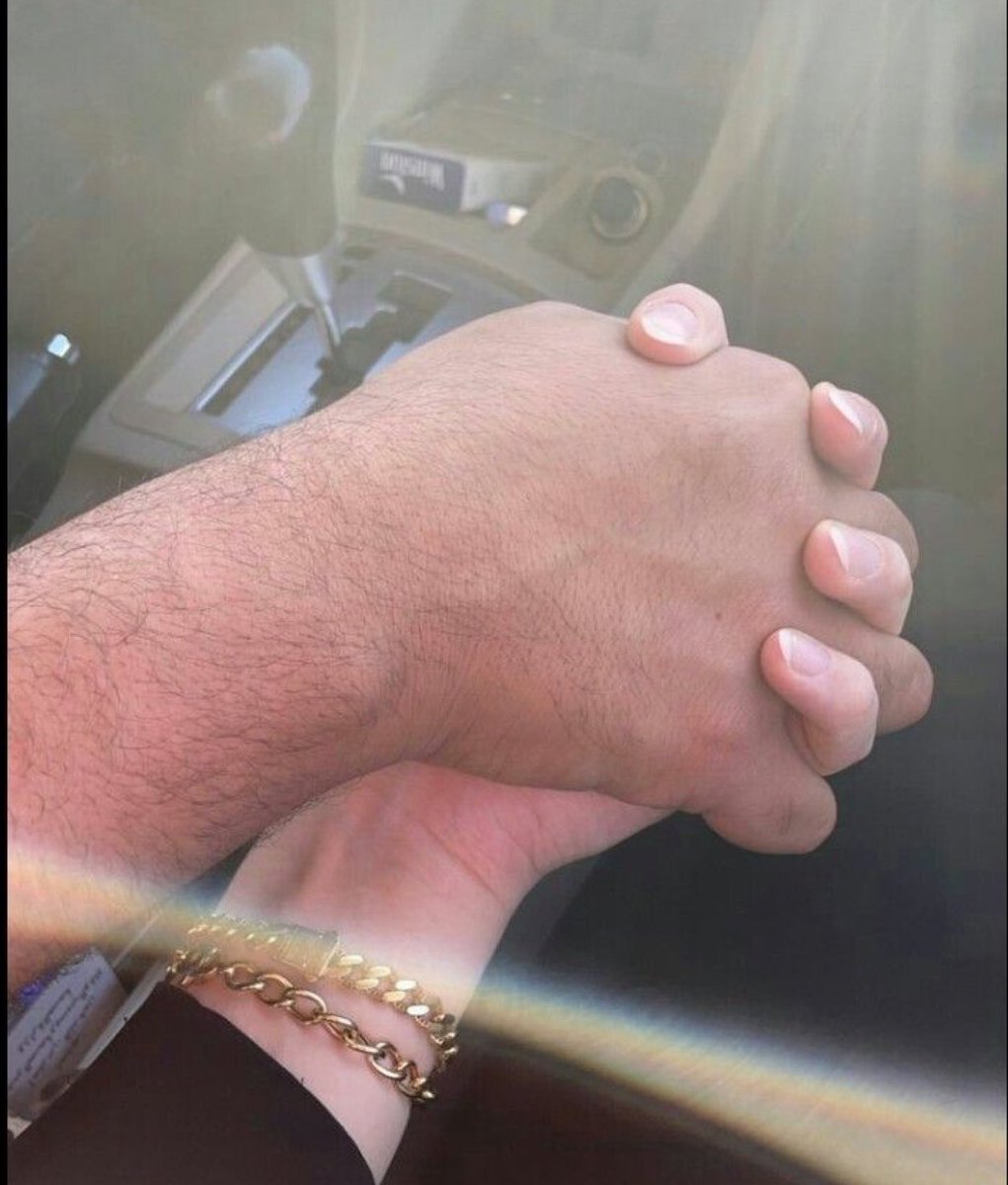 اللي عشااااني يترك الناس  لجل يرضيني
والله.والله.والله لبيـع خافق موطني..وأغترب له🫂
#صمت_اليوم