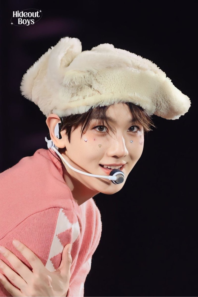 lightbaek614's tweet photo. BAEKHYUN'S SO PRETTY https://t.co/xc4VBh7r5f