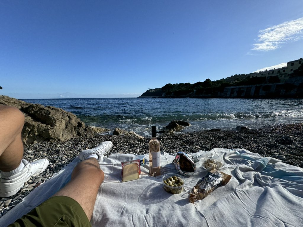 buddhapeste's tweet photo. Week end tranquiiiiiiiillleeee https://t.co/lncV9qrPXo