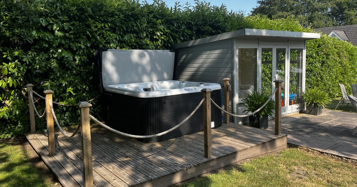 Will hot tub water kill grass? Read the full article here.
gogreenhottubs.com/will-hot-tub-w… 
#hottub #hottubs #spa