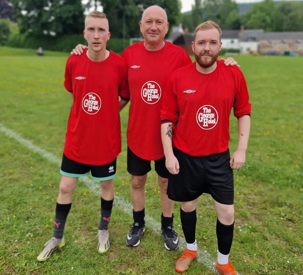 The Clark famy have racked up some serious minutes in a 'Hope shirt over the years! Steve, Tracy and Rob took this picture yesterday to remember Wayne, Michele and Eddie. All great friends of the club and sadly missed ❤️