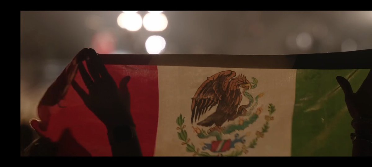 fanprojectscdmx's tweet photo. Este fue @Louis_Tomlinson viendo la bandera de México formada en los platinos. La carita que puso, el ama nuestro país, y cada que puede nos lo demuestra🇲🇽✨♥️ https://t.co/L955YZ9Fpt