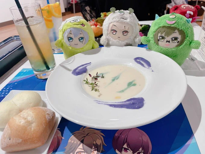 カメチルのメニュー身構えてたけどシチューは普通に美味しくて落ち着く味だったので許しました! 