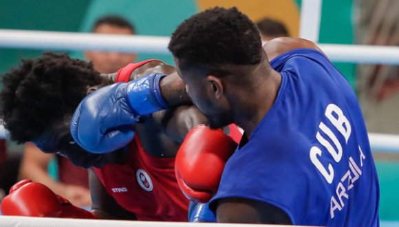 El cubano Fernando Arzola firmó este sábado un éxito con el que mantiene opciones de conseguir un boleto a París en el Torneo Preolímpico de Boxeo de Bangkok 2024.
#GenteQueSuma #UnidosXCuba