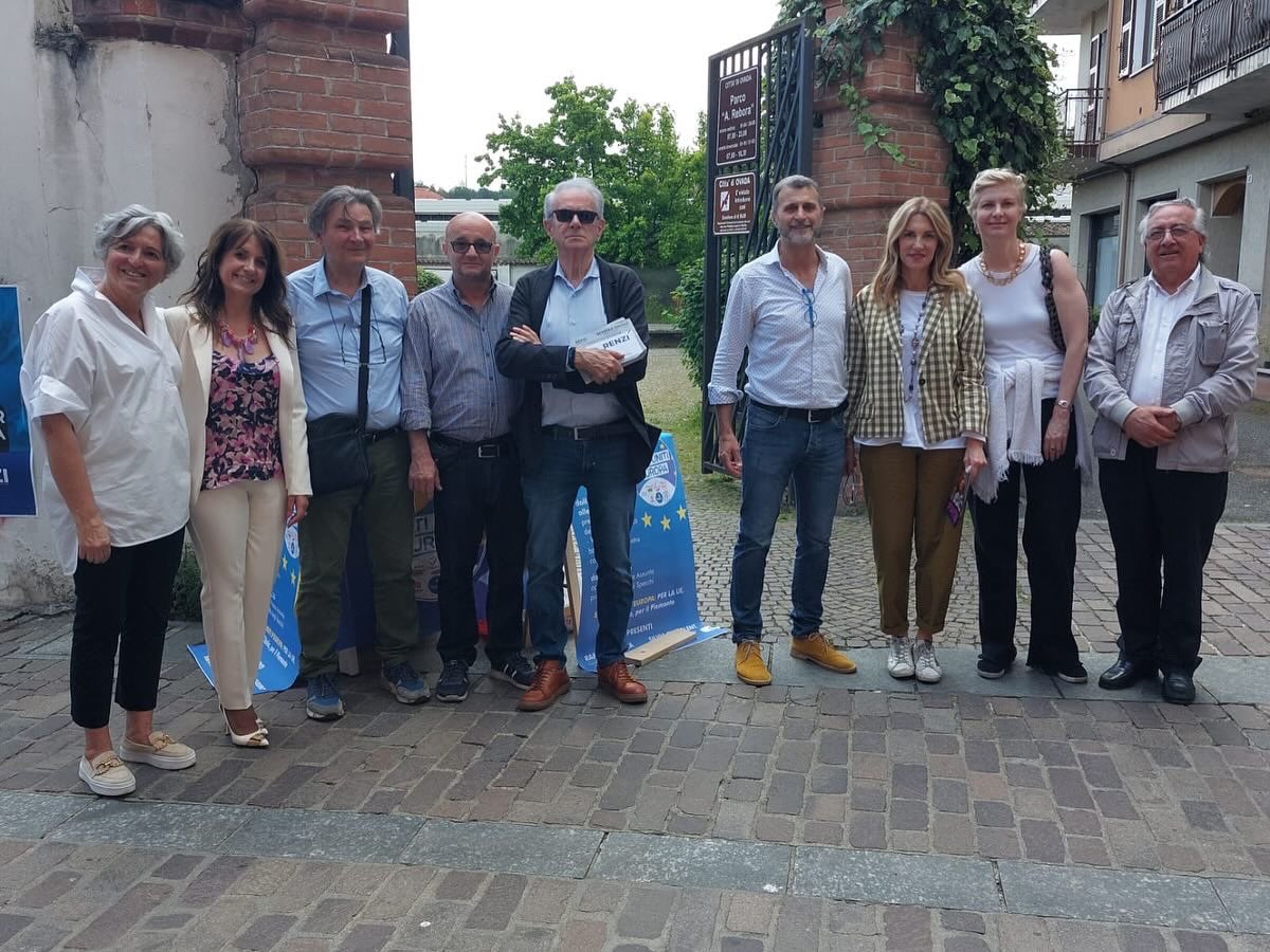 raffaellapaita's tweet photo. Stamani tappa a Ovada, Piemonte, con l’amica Silvia Fregolent e tanti amici che ci sostengono. È l’ultima domenica prima del voto, continuiamo a stare nelle piazze e nelle strade fino alla fine della campagna elettorale! Questi sono i giorni decisivi per far conoscere il nostro simbolo e il nostro progetto. Non ci ha fermati neppure la pioggia! Avanti insieme!