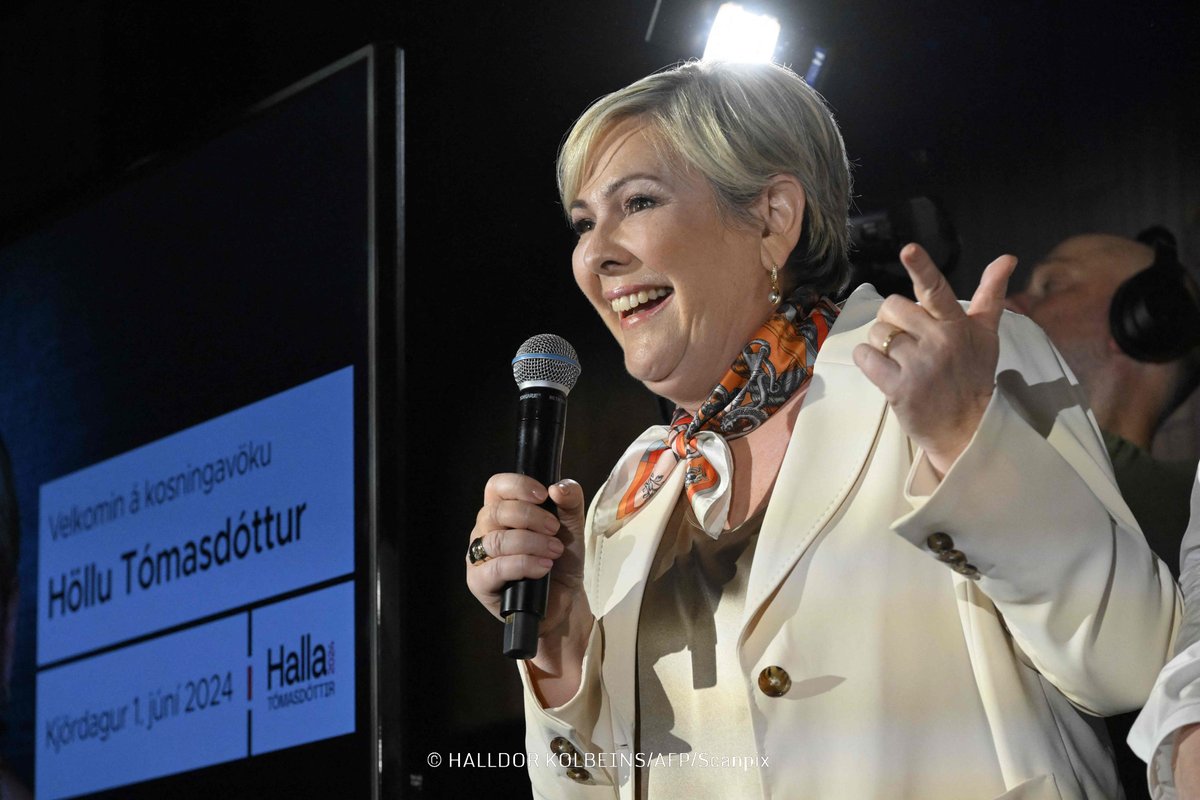 Islandē sestdien notikušajās prezidenta vēlēšanas uzvarējusi Halla Tomasdotira, liecina daļējie vēlēšanu rezultāti.

Vēlēšanās par valsts galvas amatu cīnījās 12 kandidāti, tai skaitā Katrina Jakobsdotira, kas aprīlī daudzus pārsteidza, atkāpdamās no premjerministra amata, lai