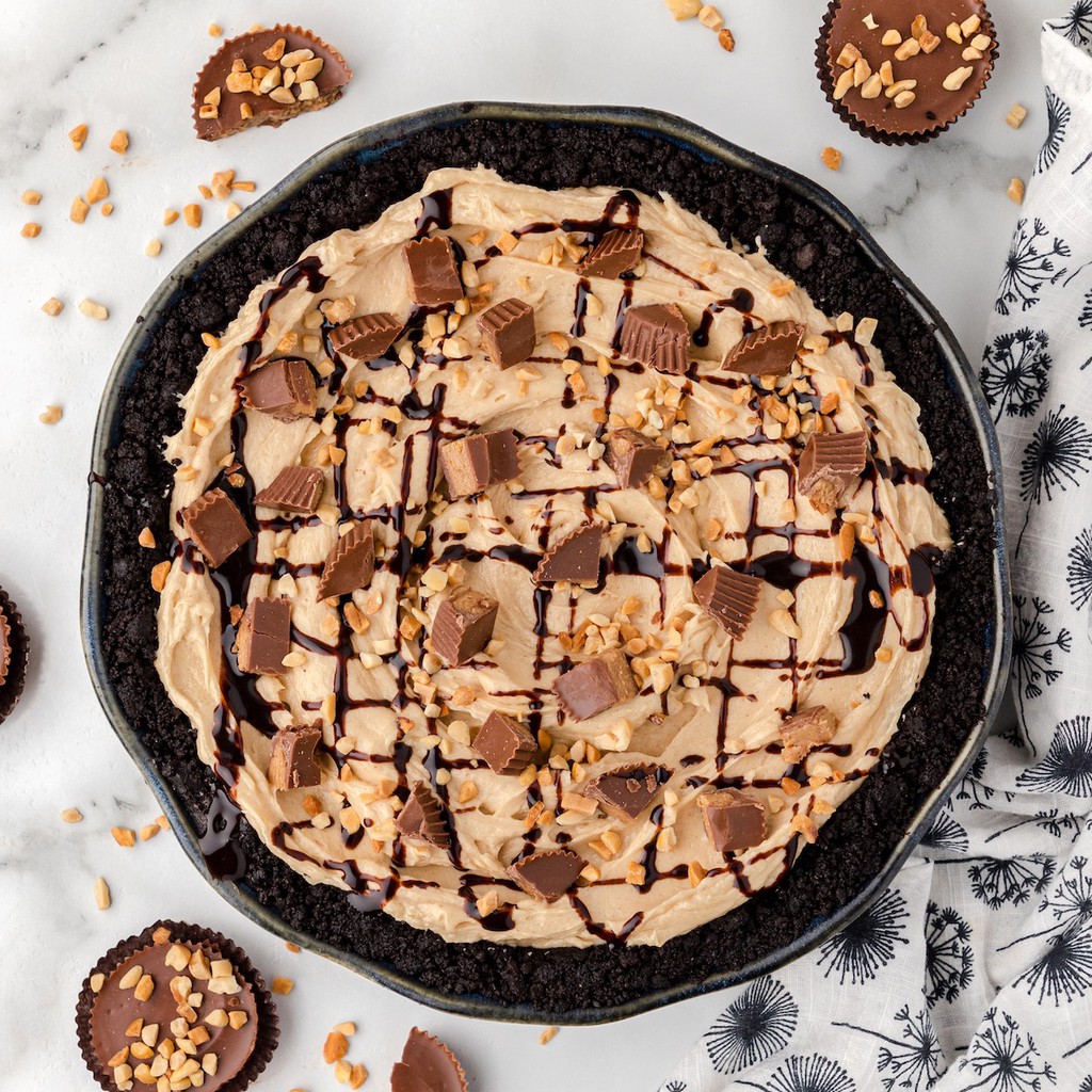 Creamy and delicious No Bake Peanut Butter Pie with a chocolate crust.

Read more 👉 lttr.ai/ATQbc

#peanutbutter #pbpie #nobake