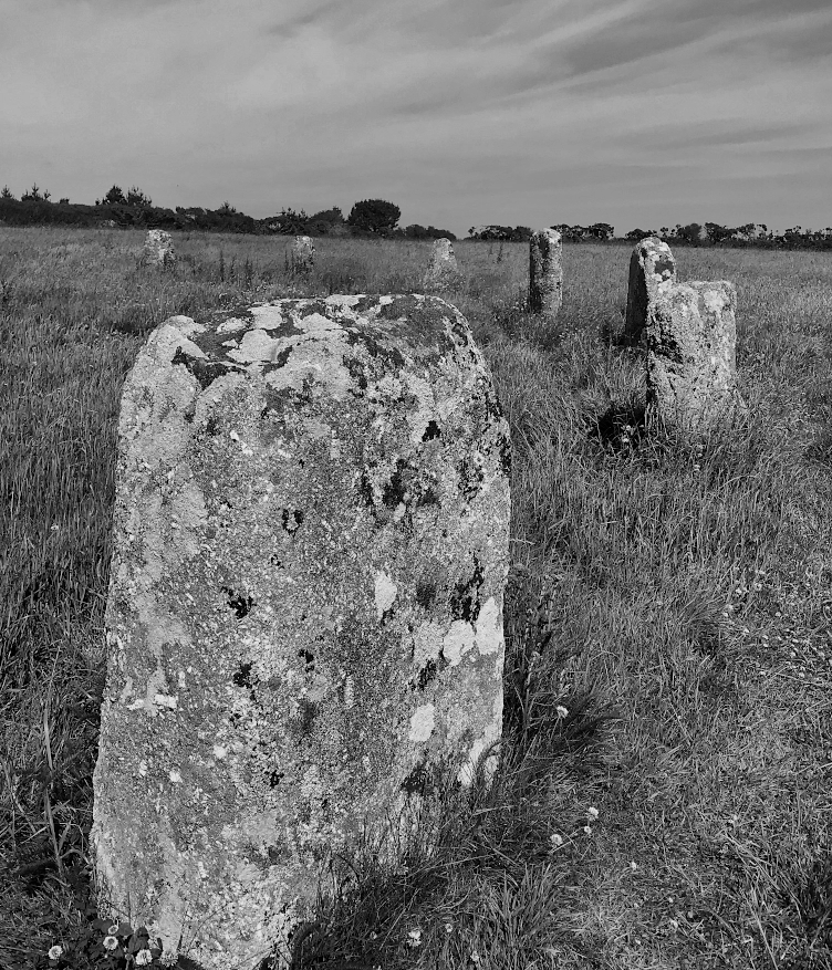 HooklandGuide's tweet photo. The Long Neolithic is upon both the external and internal landscapes. It's foolish to deny some feel a sense of sacred whenever they approach one of its manifestations. For many, entering a circle is an experience in temporal transcendence. – Dr. K. Brophy #StandingStoneSunday https://t.co/8BVRGxO6WD