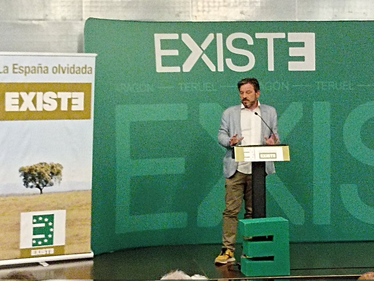 AragonExiste_'s tweet photo. El 28% del territorio aragonés está protegido por normativa europea🇪🇺.

Sin embargo vemos como los eurodiputados españoles no alzan la voz frente los macroproyectos de renovables dentro de zonas ZEPA o usar fondos💰europeos en poner telecabinas en el valle glaciar de #CanalRoya https://t.co/ipncvD45Ek