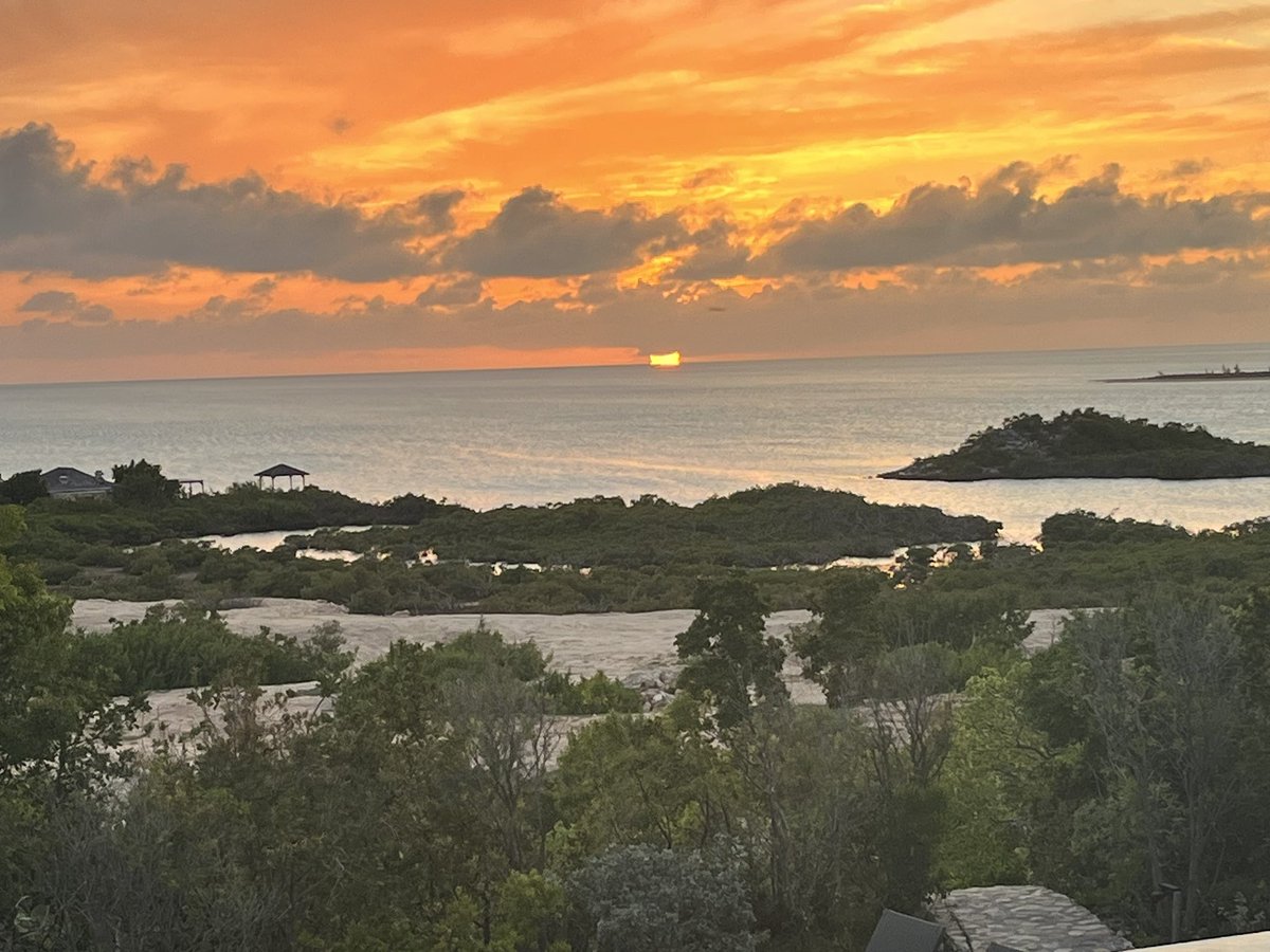 suicop's tweet photo. @weatherchannel #sundaysunrise South Caicos sunset 5/29 Turks and Caicos! https://t.co/m58ttPwHFB