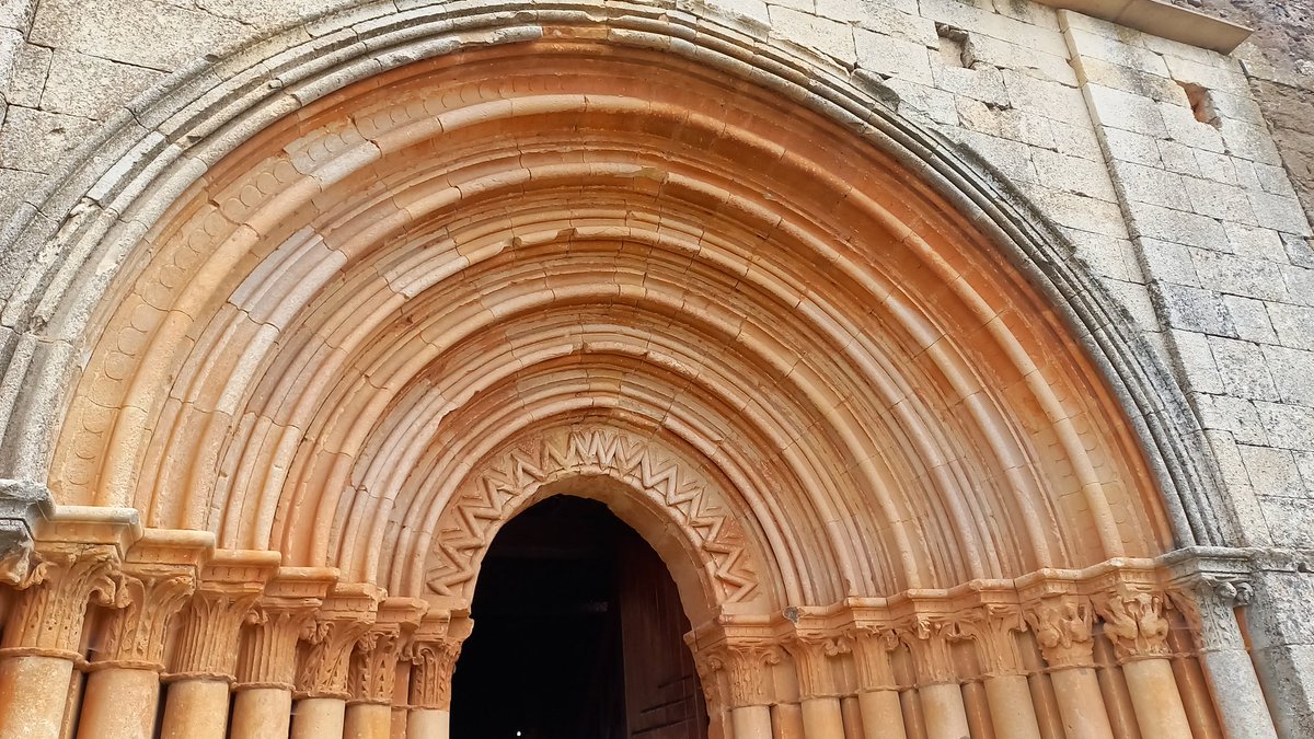 salamancartehis's tweet photo. Los placeres y pecados llegan a su fin...¿o no? en Zorita del Páramo. Hora de despedida y de agradecimiento a quienes hicieron posible #FSR34 @amigosromanico #FSMLR @Crispi_6 @LaHuellaRomnica @cylromanica https://t.co/UIDlwprMAH