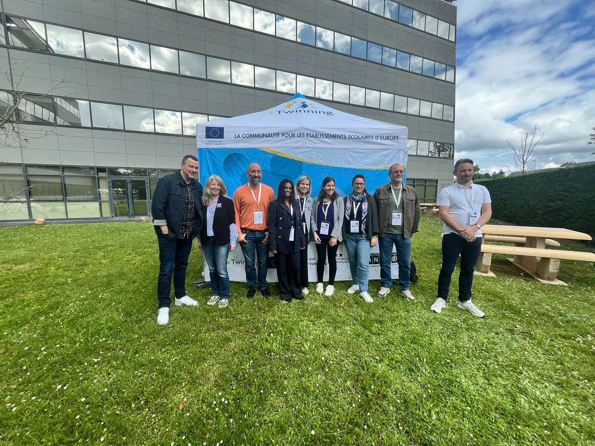 Quelques ambassadeurs ont pu participer au podcast 🎧🎙️#extraclasse sur <a href="/eTwinningFrance/">eTwinning France</a>. Hâte de découvrir le résultat.📻

<a href="/IEN_Arles/">IEN DSDEN13</a> 
#eTwinFR