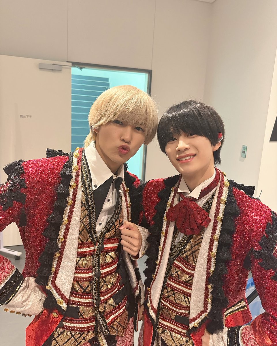 jjrarchive's tweet photo. ♤ 2024.06.02
IG : jr_official_

♤

0529-0531🪽✨

#Lilかんさい の単独公演、
Lil かんさい LIVE 2024 『一舞入魂』
たくさんのご来場・ご声援本当にありがとうございました！

本番前のメンバーたち🙂‍↕️！

#Lilかんさい一舞入魂
#嶋﨑斗亜 #西村拓哉 #大西風雅 #岡﨑彪太郎 #當間琉巧 https://t.co/XGjht309ls