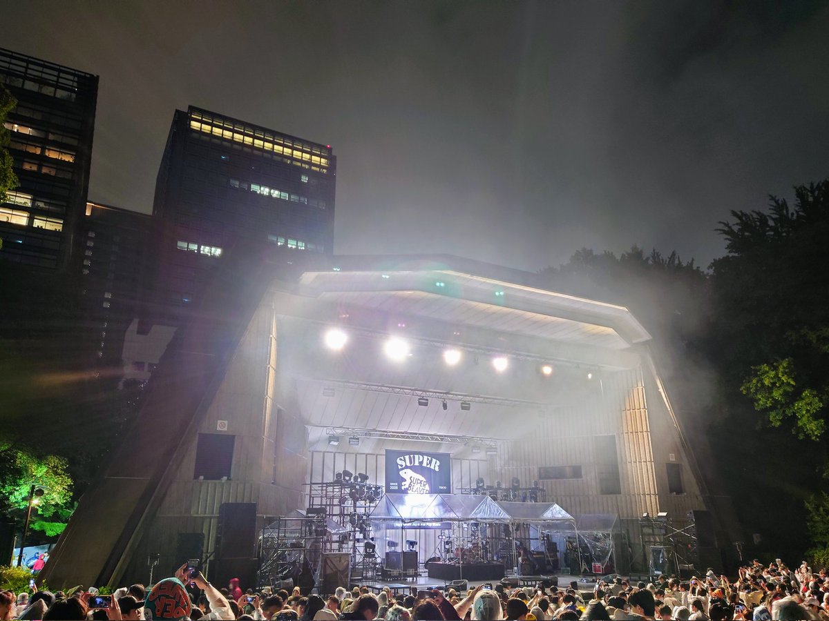 SPBV86's tweet photo. 雨は雨で楽しい
#SUPERBEAVER
#ビルシロコ・モリヤマ https://t.co/fjpx4lDnR9
