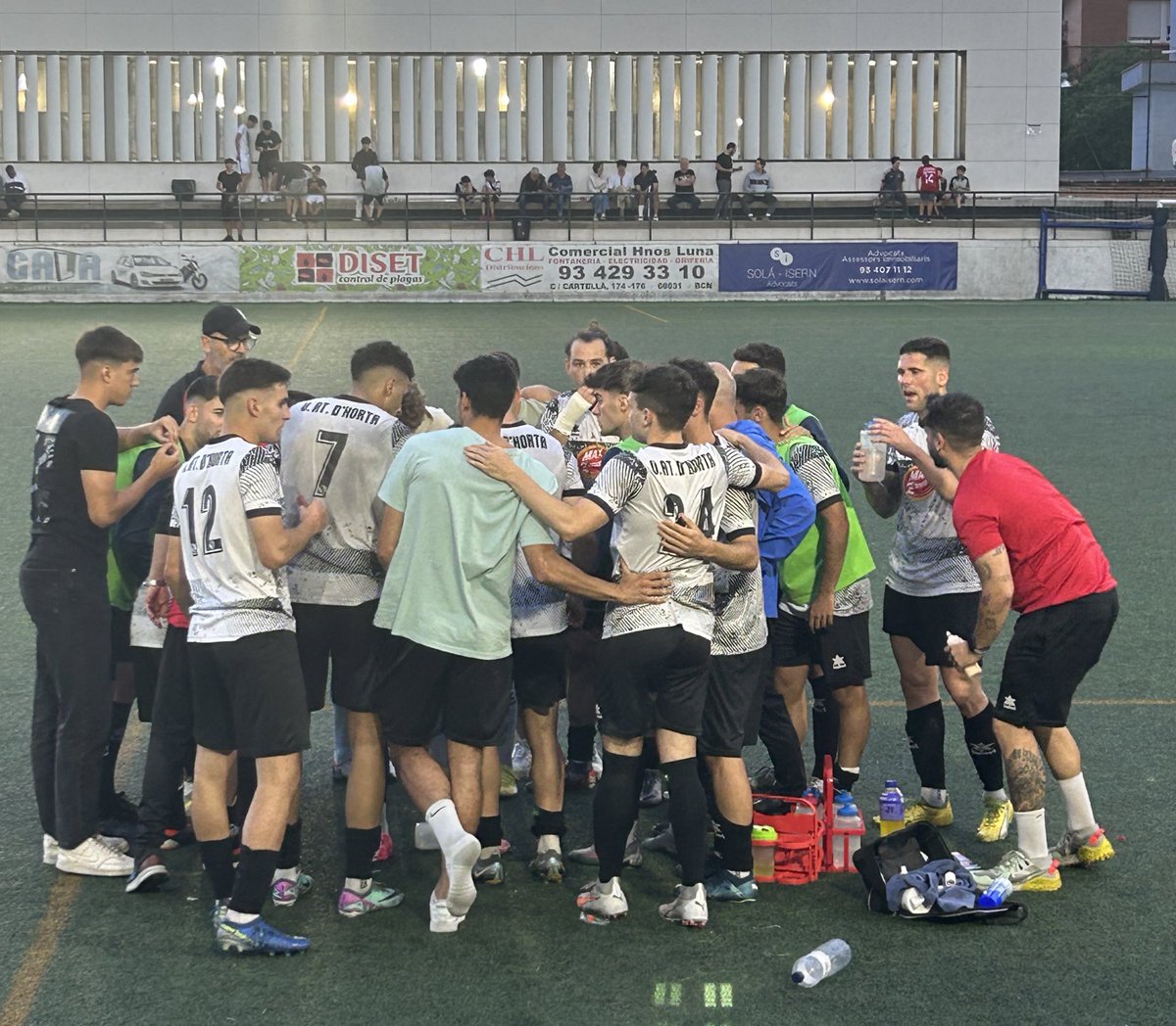 GJosa4's tweet photo. Quin ambient, quin partit i quin EQUIP! 

Privilegiat i feliç d’haver-ho viscut i intentat fins al final. 

Que bé ens ho hem passat @uahorta!! https://t.co/sqJkbI3elP
